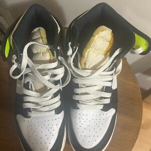 Air Jordan 1 Retro Hugh OG “Volt Gold”